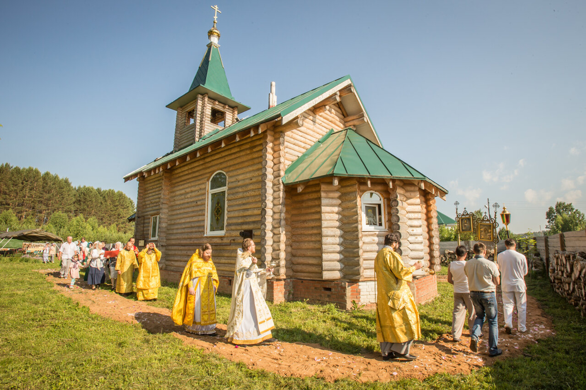 РПЦ Храм Трех Святителей (Православный храм)