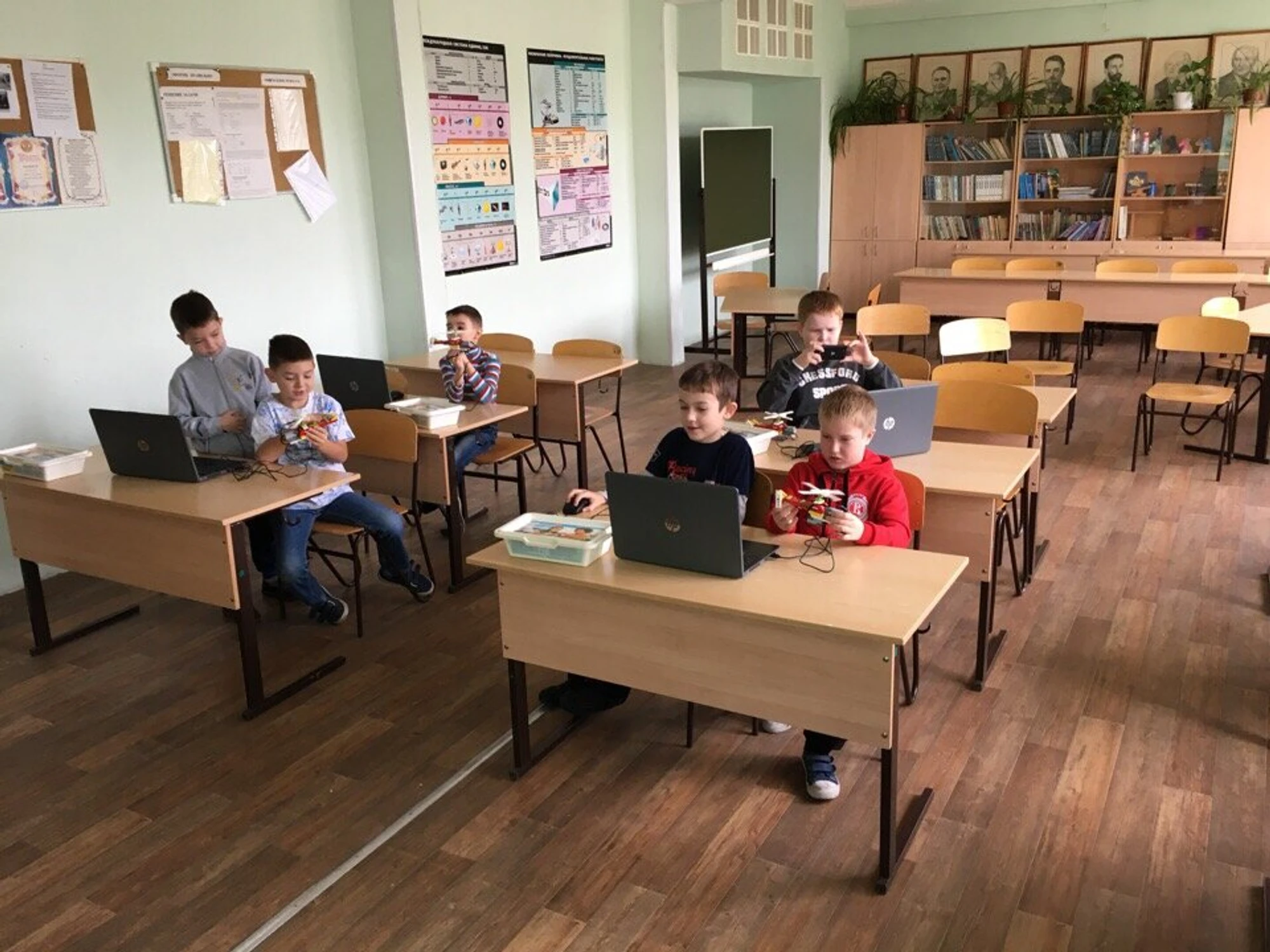 Школа робототехники Умная механика (Клуб для детей и подростков )
