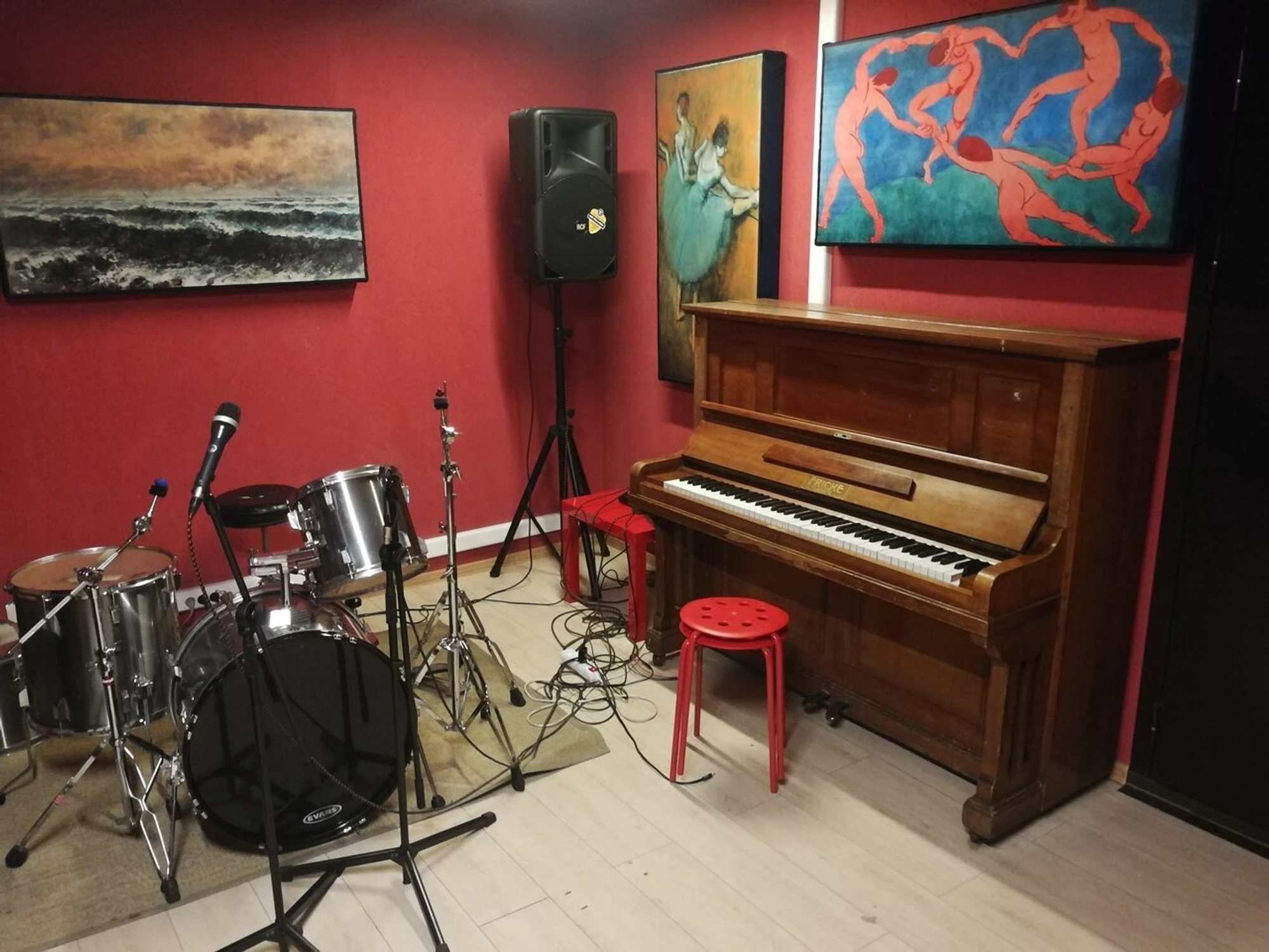 Школа Sing&Play, музыкальные курсы для взрослых и детей