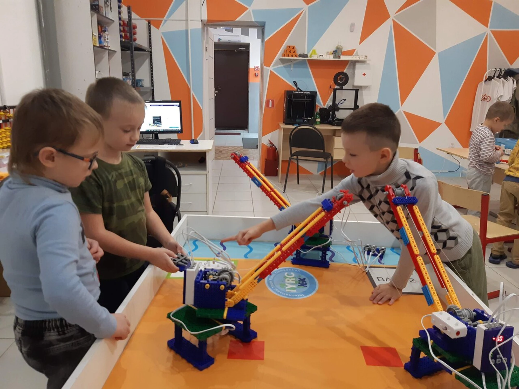 IT school (Клуб для детей и подростков)