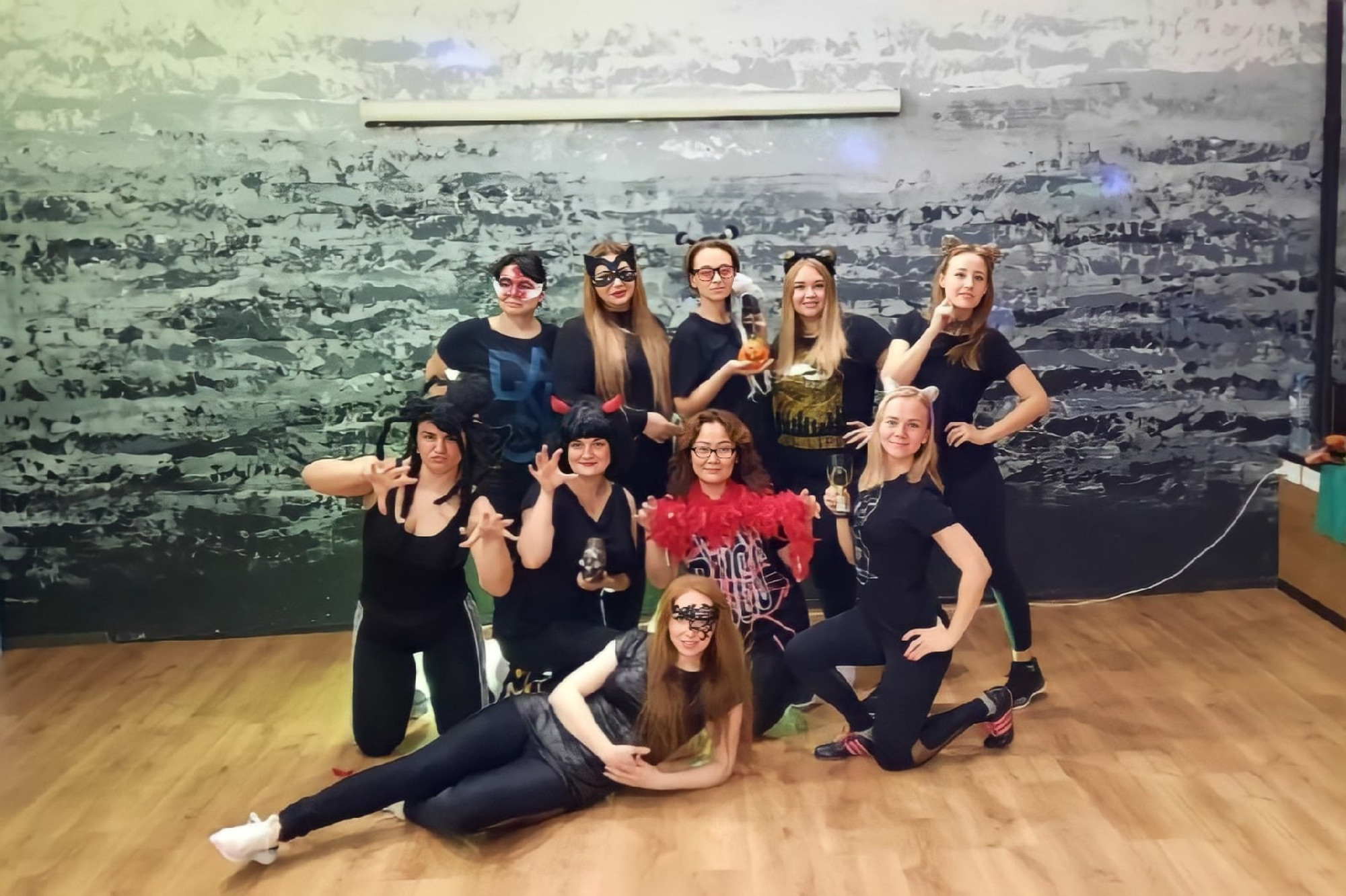 Show dance studio (Школа танцев)