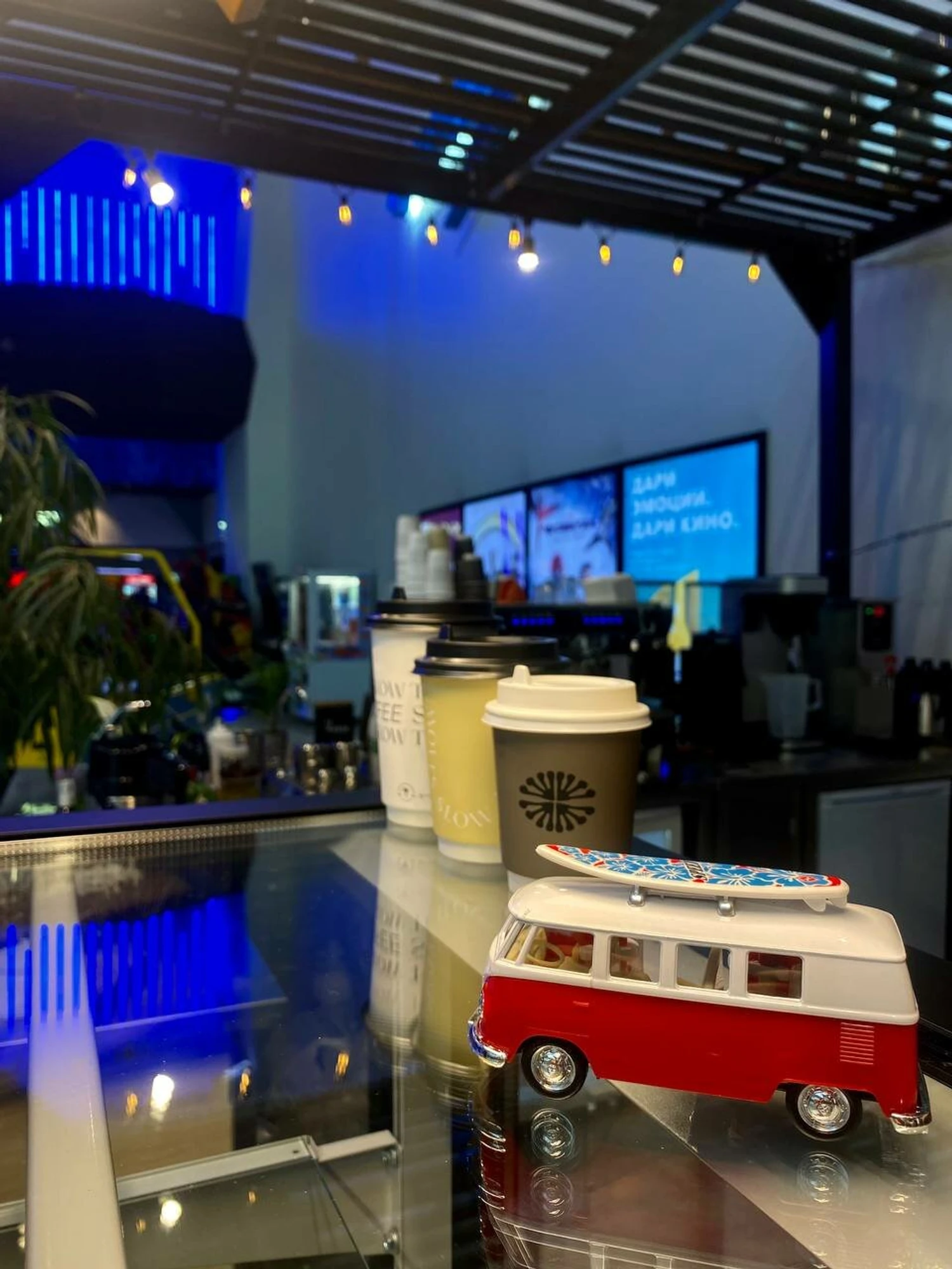 Surf Coffee X Cosmos (Кофейня)