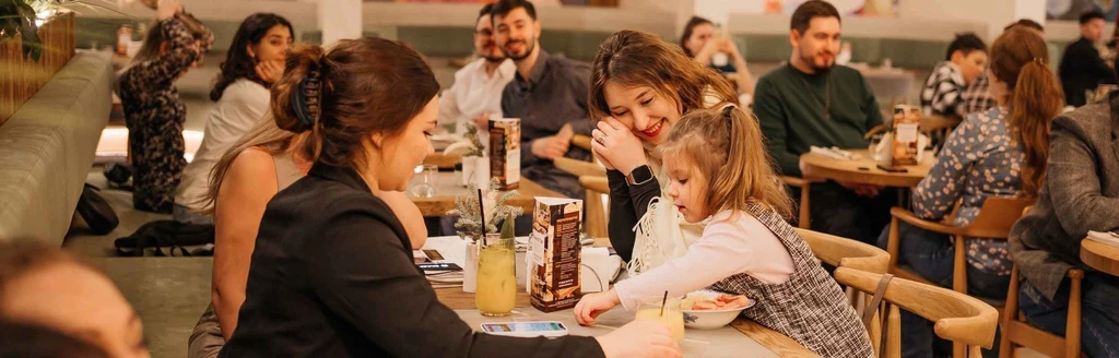 ТОП-5 семейных ресторанов в Санкт-Петербурге, где будут рады детям на новогодних каникулах