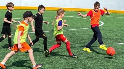 Мини-футбольный клуб "Старт" для детей с 4 лет и взрослых (б-р Денисова-Уральского)