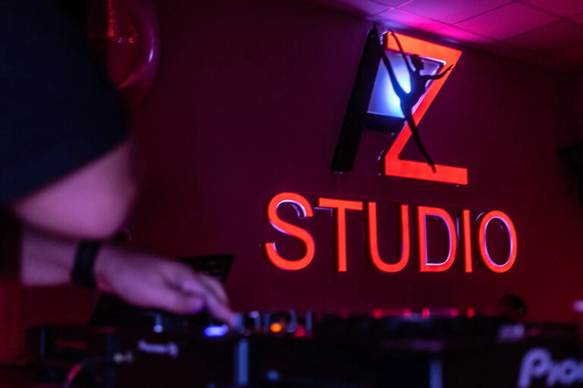 AZdance sport studio (Школа танцев )