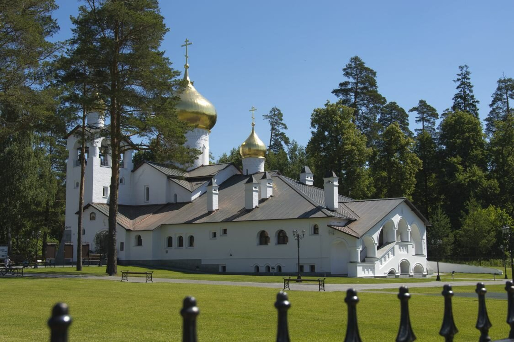 Церковь царственных страстотерпцев (Православный храм)