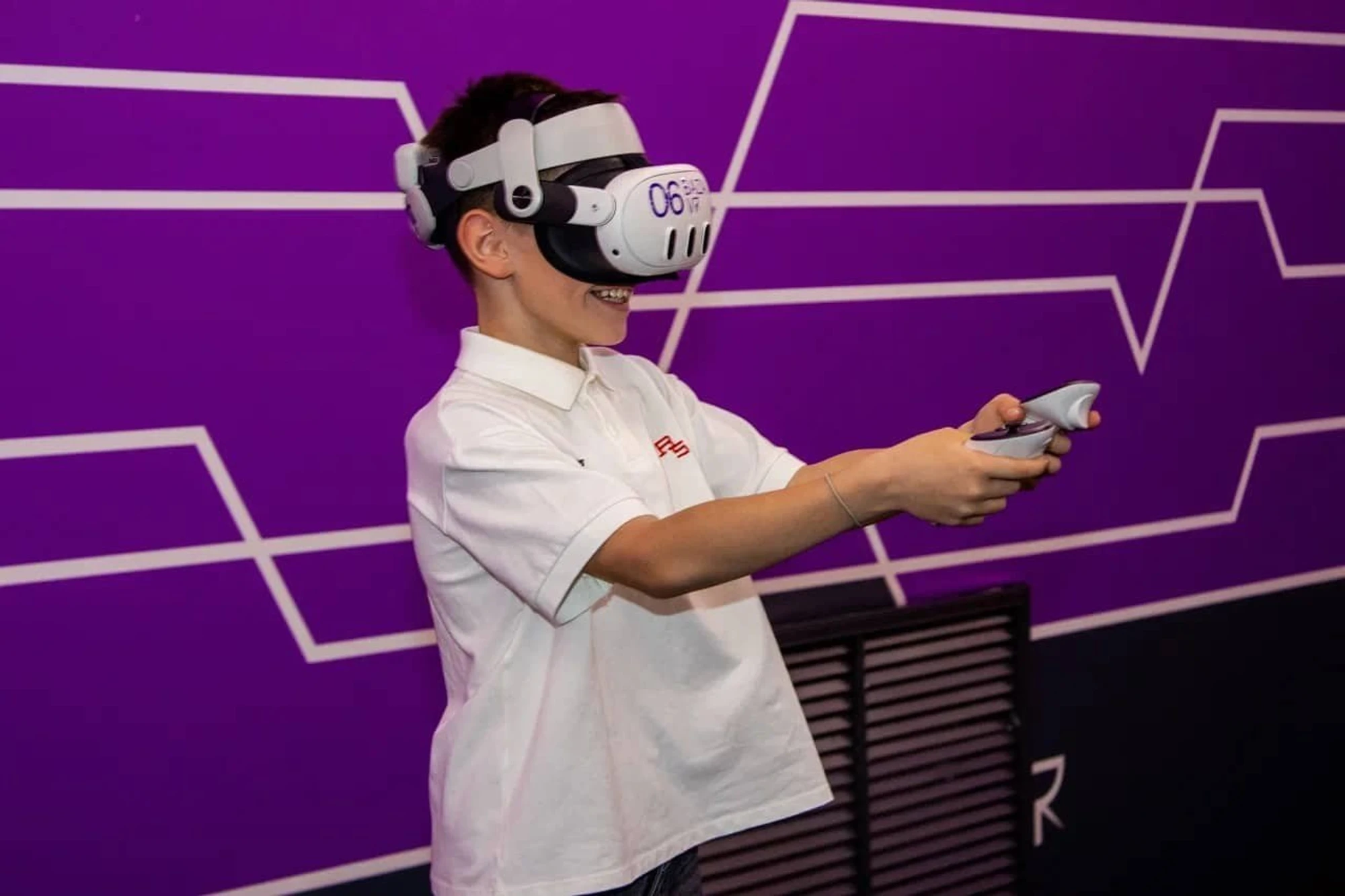 Иммениник на празднике бесплатно в клубе виртуальной реальности