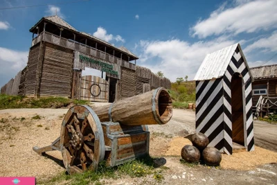 "Изумрудная долина", русский исторический парк семейного и детского отдыха в Приморском крае 