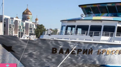"Корабль Брюсов", ТРЦ на корабле на Крымской набережной