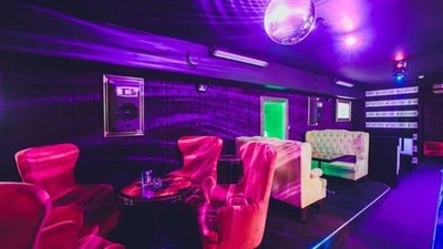 Не стреляйте в пианиста (Караоке-клуб)