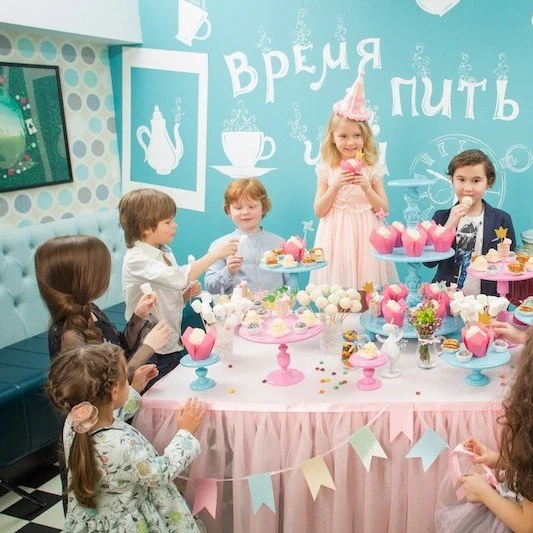 Детский праздник в ресторане с парком аттракционов "Mouse House"