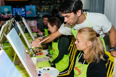 "Пэйнти Фэмили" (организация арт-вечеринок)