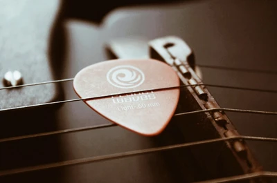 Пробный урок по вокалу, игре на фортепиано или гитаре в школе «Miladena»