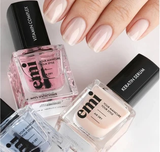 Маникюр с лечебными покрытием EMI