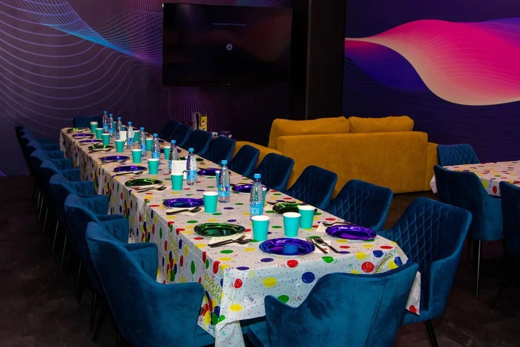 Иммениник на празднике бесплатно в клубе виртуальной реальности