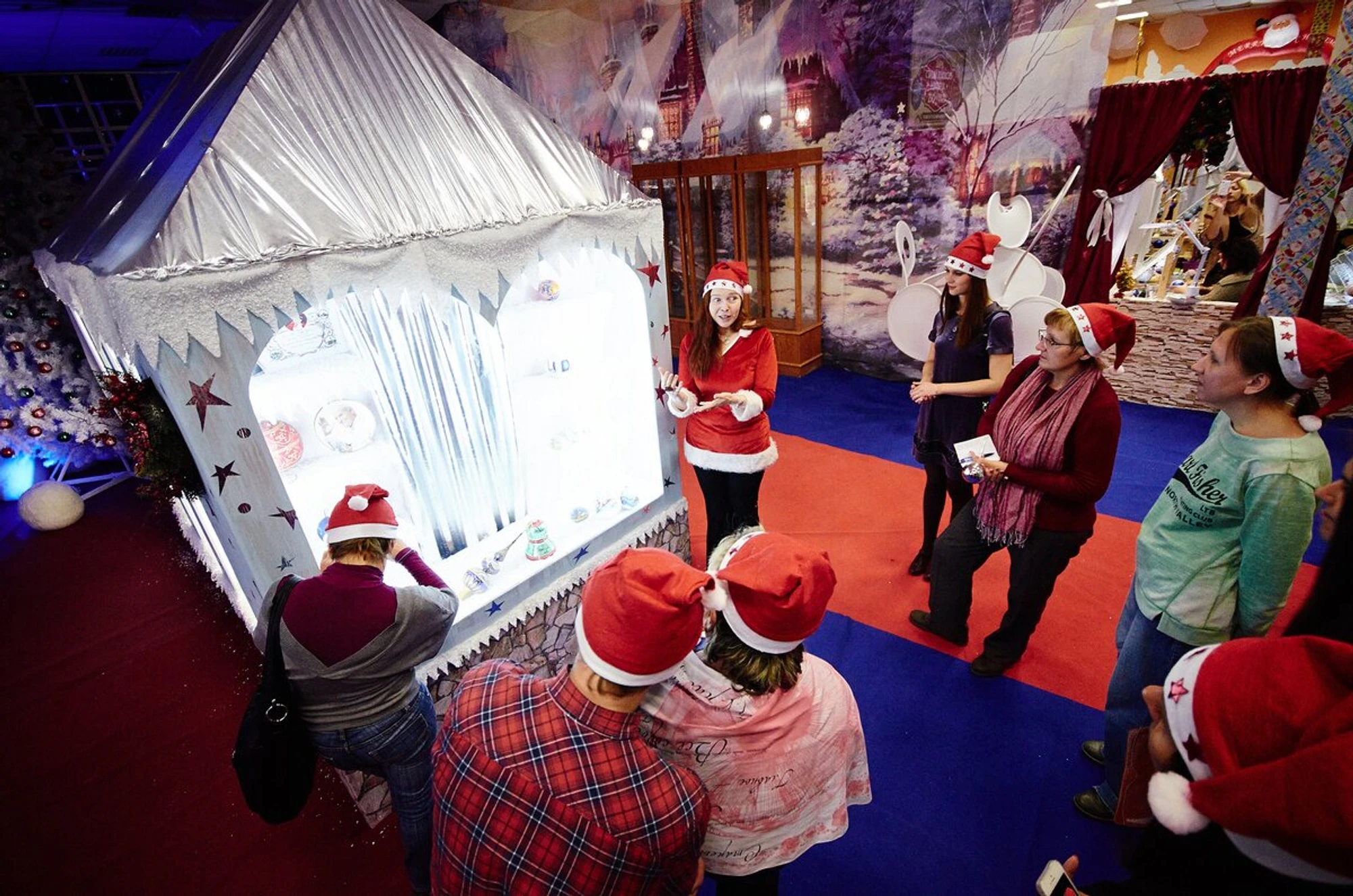 Экскурсия по новогодней экспозиции в Музее «Фабрики ёлочных игрушек»