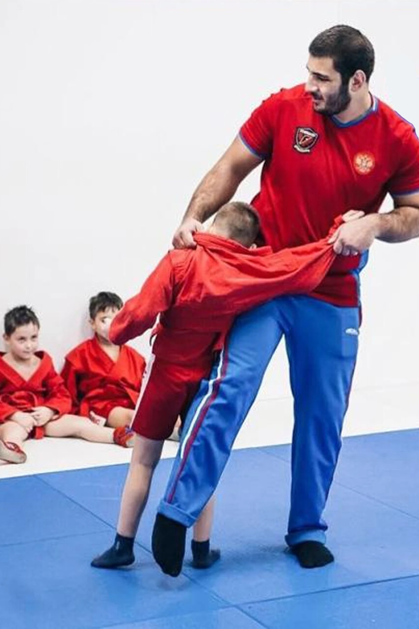 Клуб единоборств школа чемпионов (Спортивный клуб, секция )