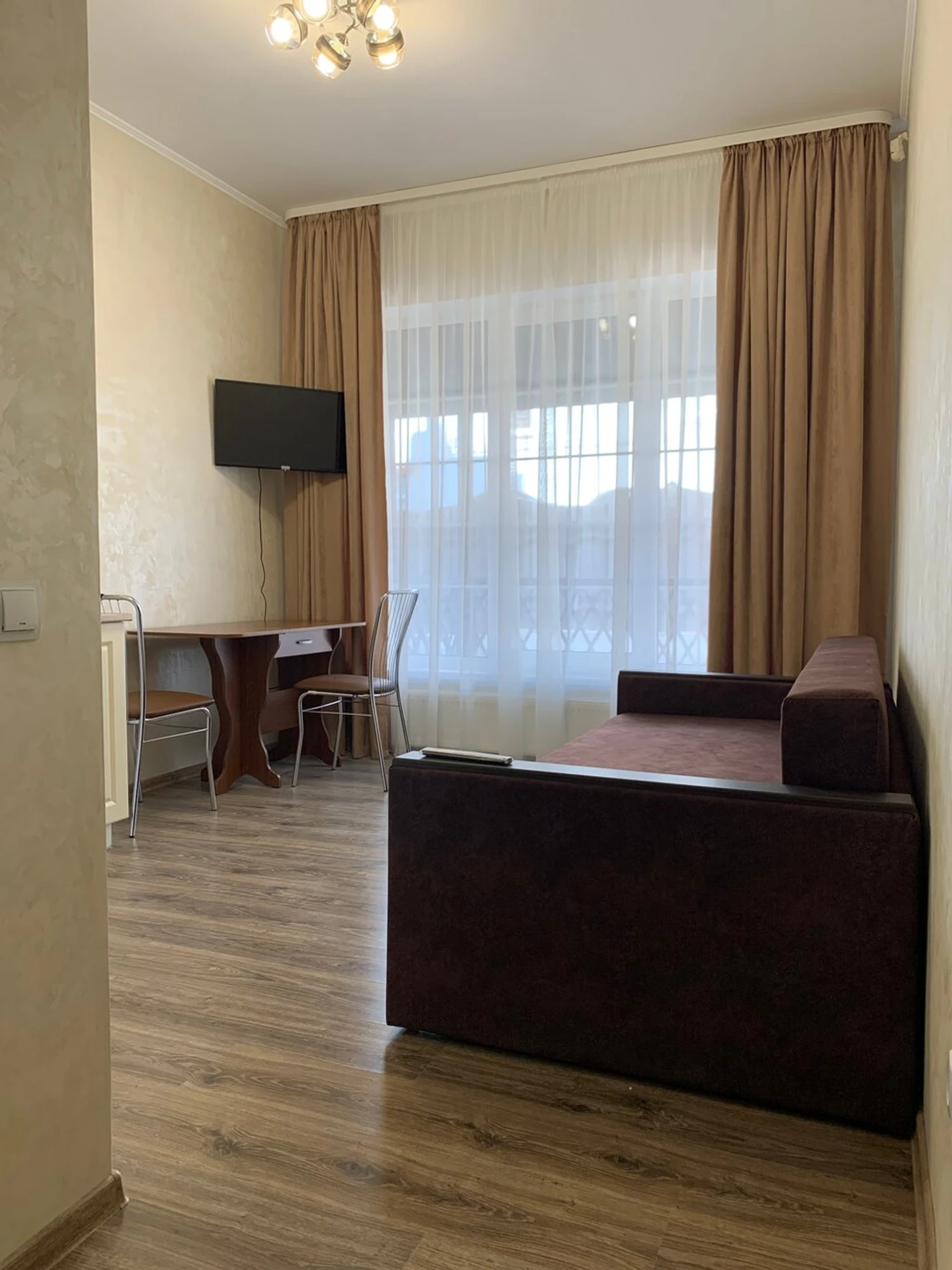 У архитектора (Гостиница)