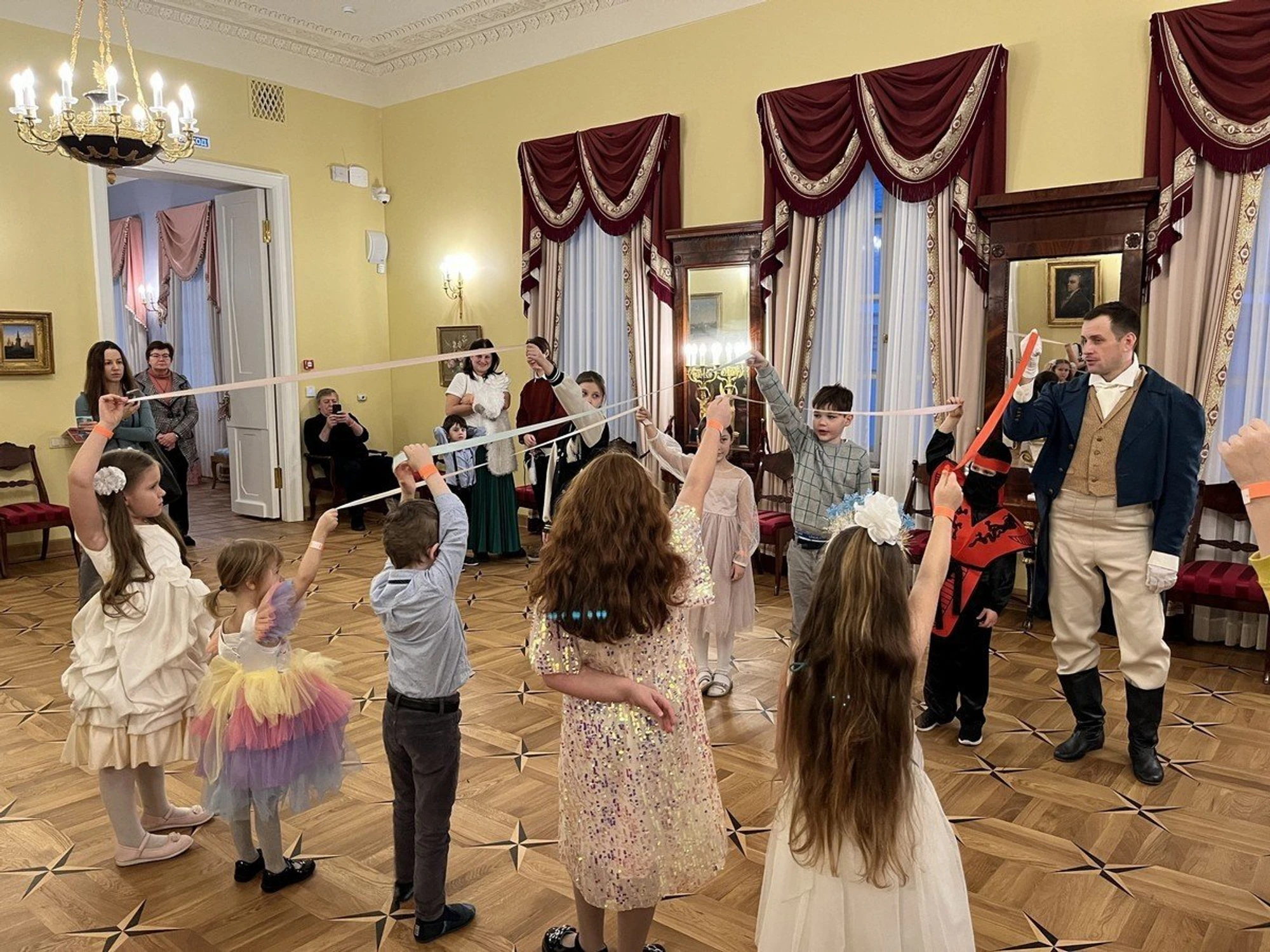 Новогодняя программа «Мы лучше поспешим на бал…»