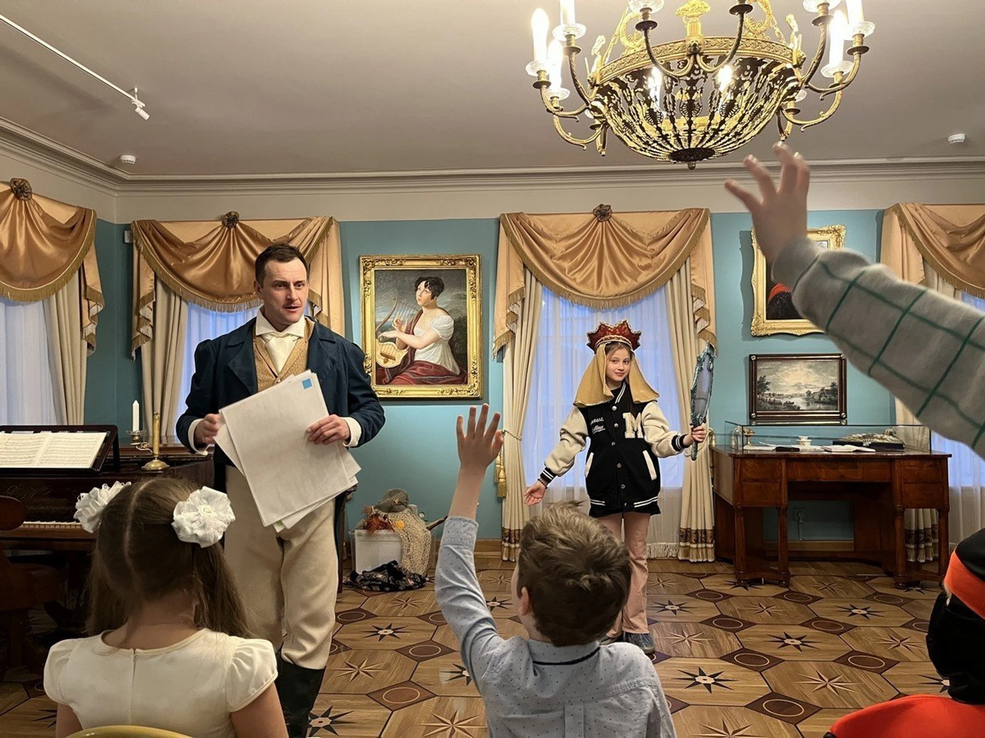 Новогодняя программа «Мы лучше поспешим на бал…»