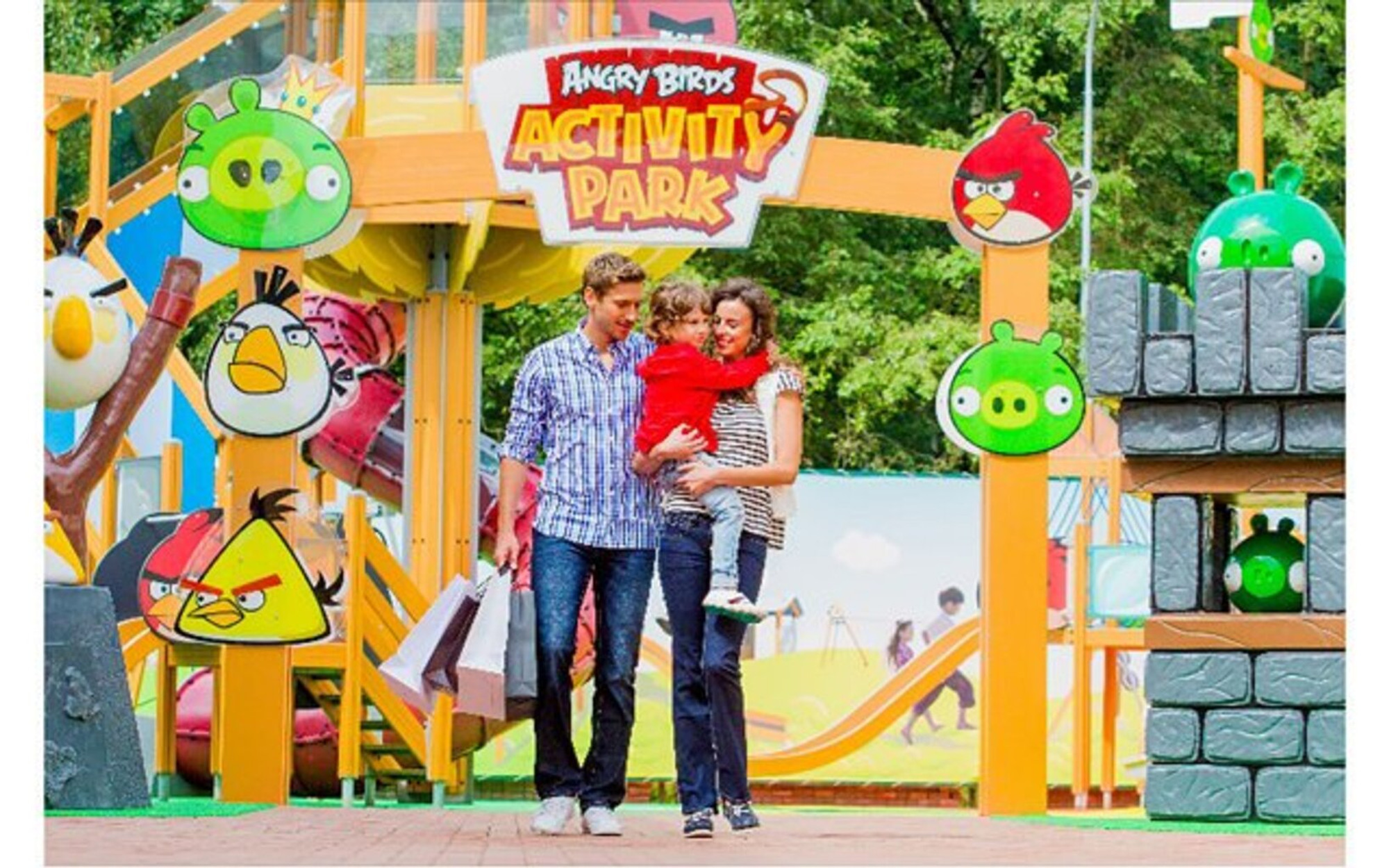 Vnukovo Outlet Village, торговый городок и парк развлечений Angry Birds рядом с аэропортом "Внуково", Москва 