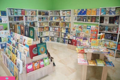 "Андерсен", книжная лавка в ТРК "Гранд Каньон", СПб