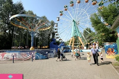 Томский Городской сад, парк аттракционов, зимний каток в центре Томске 
