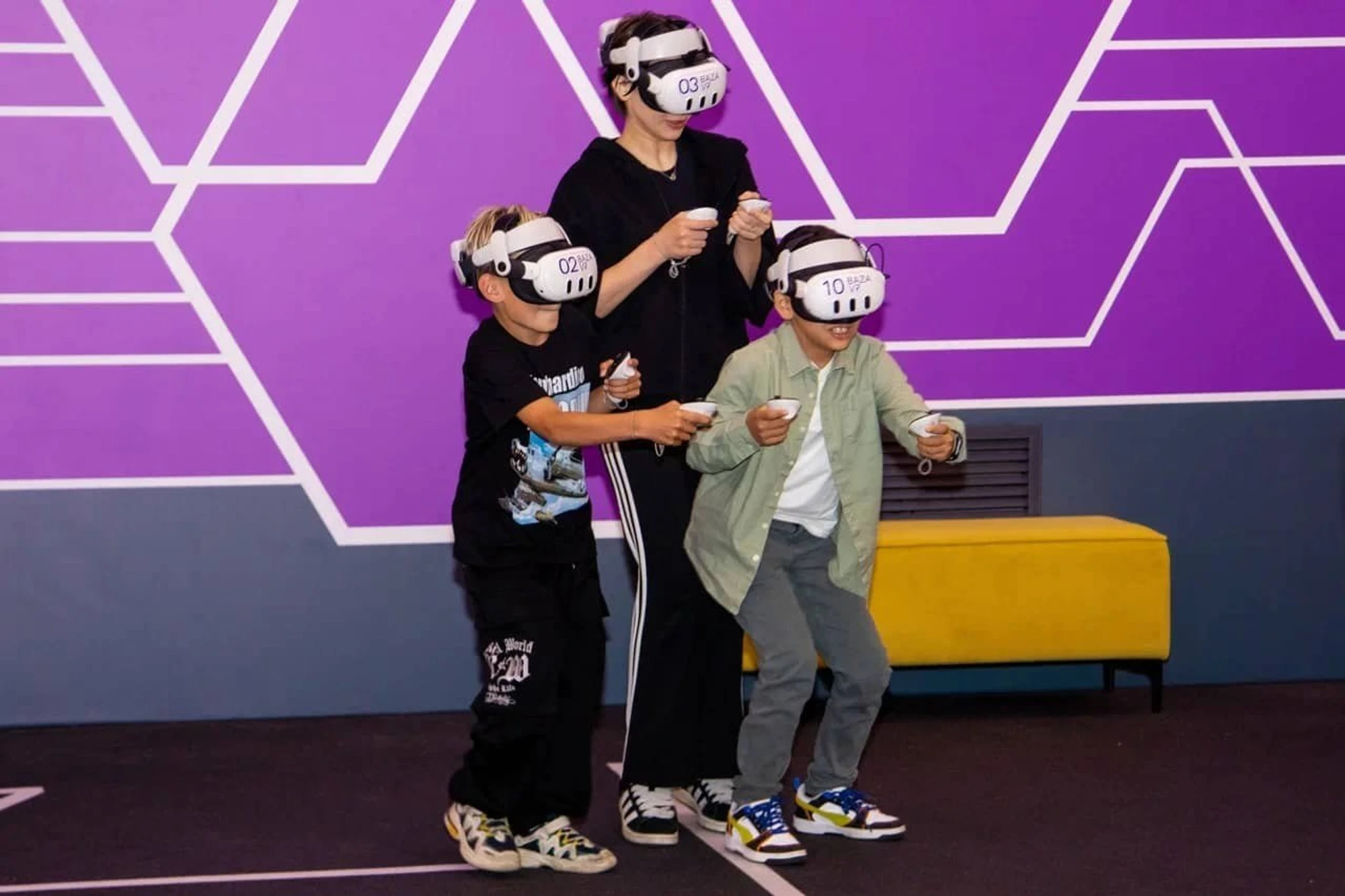 Иммениник на празднике бесплатно в клубе виртуальной реальности