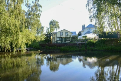 У Пруда (Гостиница)