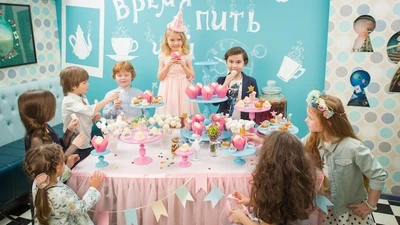 Детский праздник в ресторане с парком аттракционов "Mouse House"