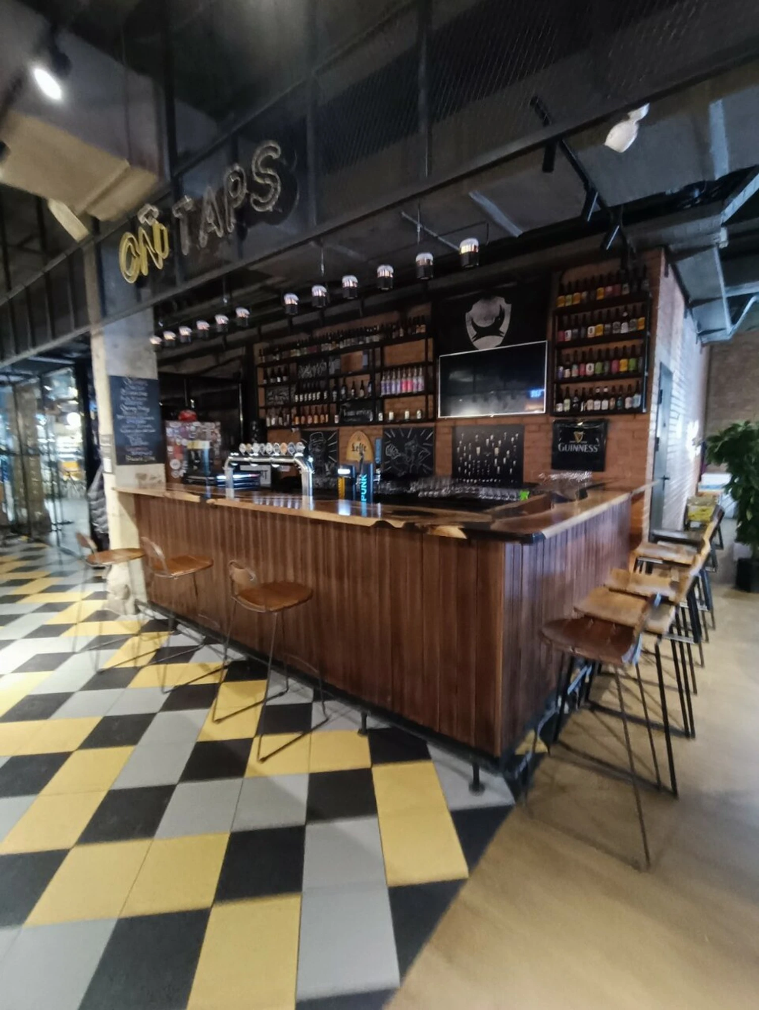 On Taps (Бар, паб)