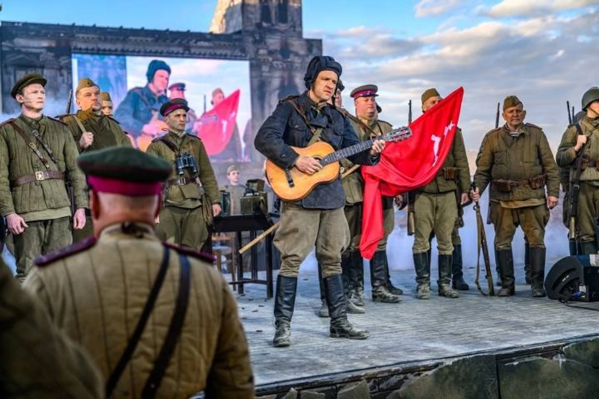 Спектакль «Победа! Знамя над Рейхстагом!» в кинопарке «Москино»