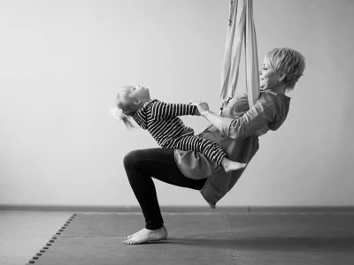 Йога в гамаках мама+малыш в центре йоги "Прана"