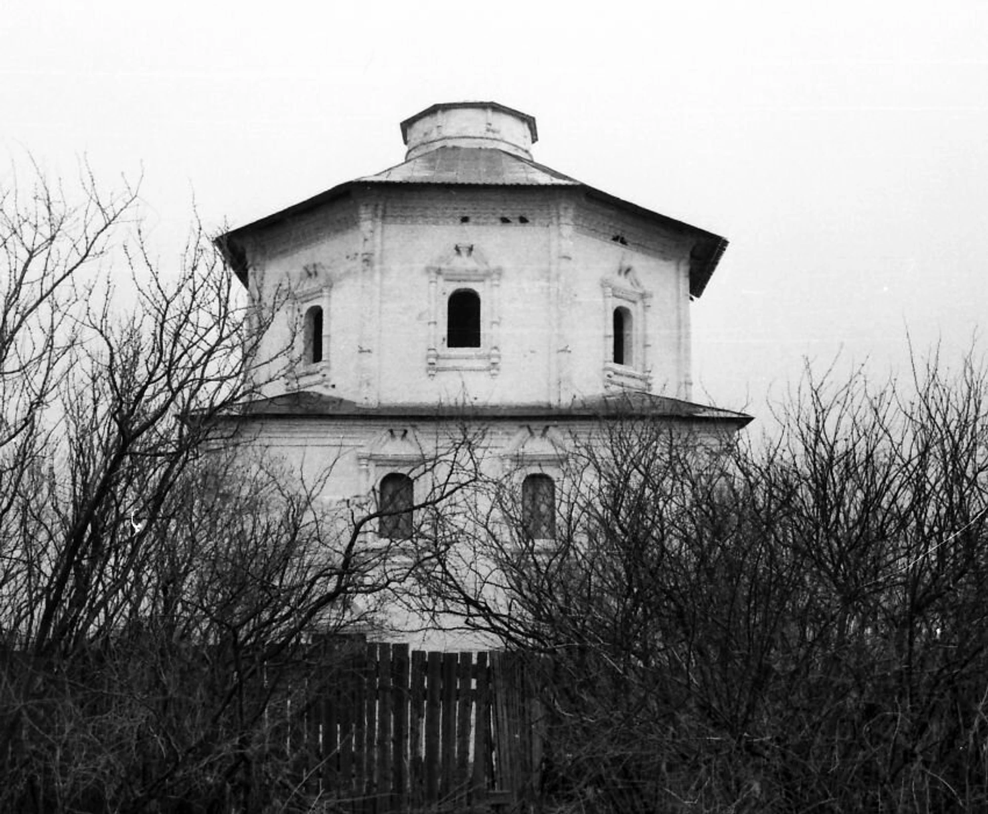 Церковь Архангела Михаила в Станиславе, православный храм