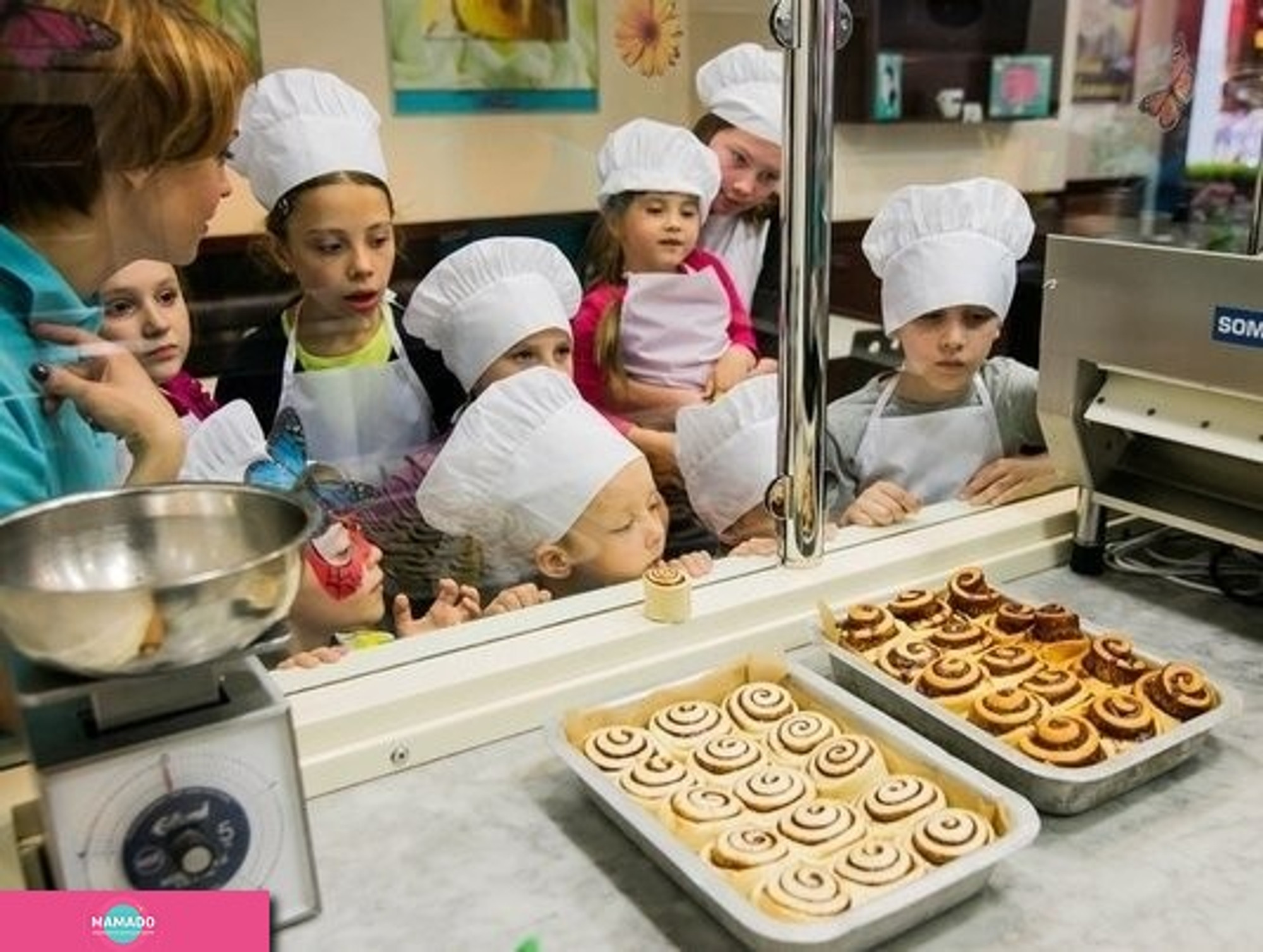 Cinnabon, "Синнабон", кафе-пекарня в ТК "Парнас Сити", СПб 