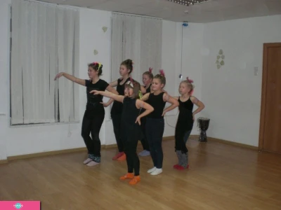 "Держи ритм" (школа танцев)