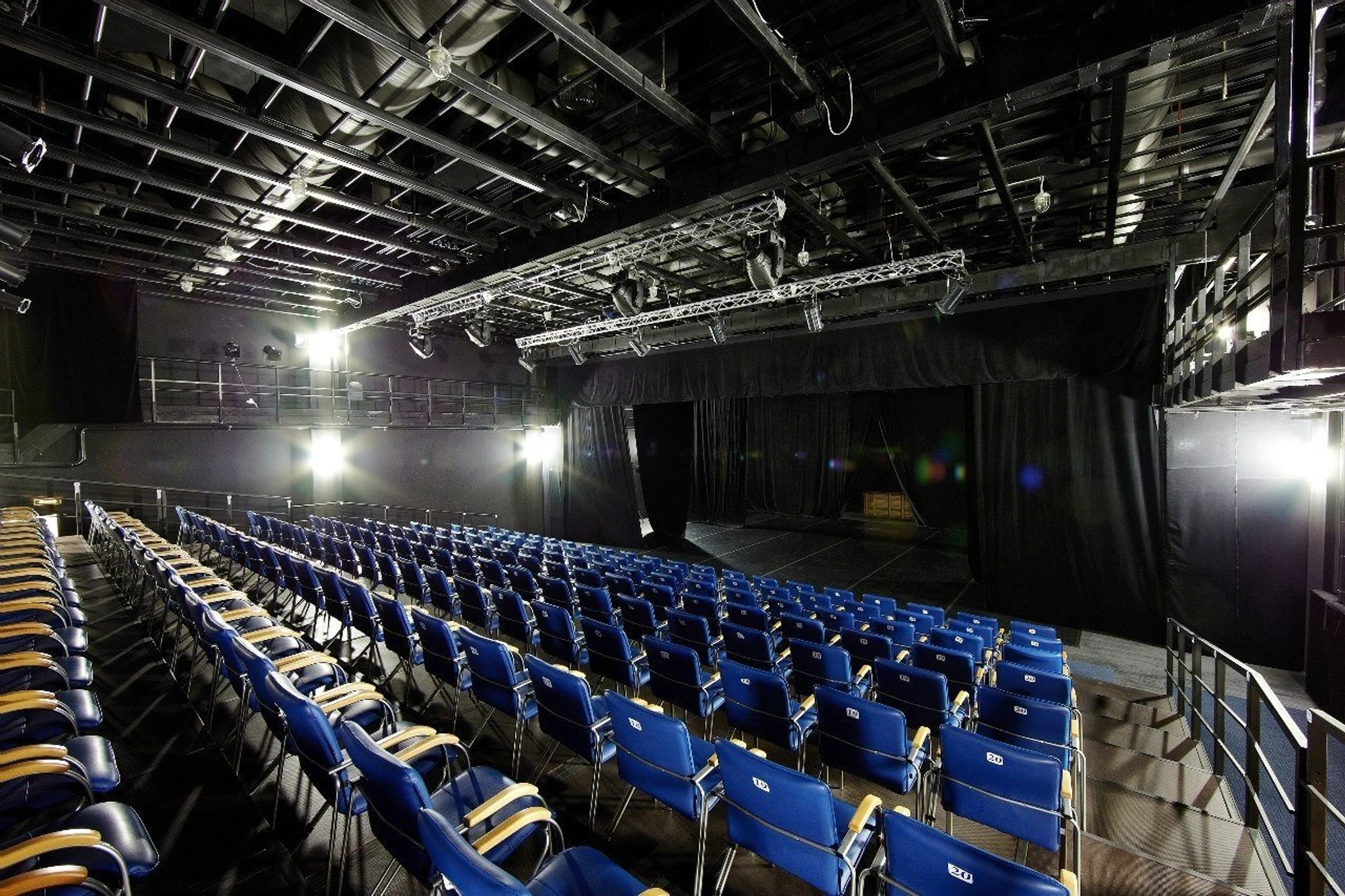 Театр "Плоды Просвещения" в ТРК "Гранд Каньон"