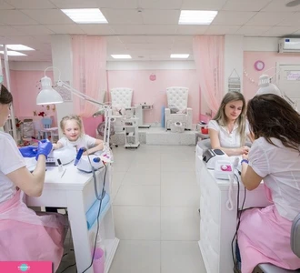 "Зефирка", студия маникюра с детской игровой комнатой на Сизова, СПб 