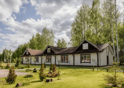 Парк-отель, ресторан и детский комплекс в лесу