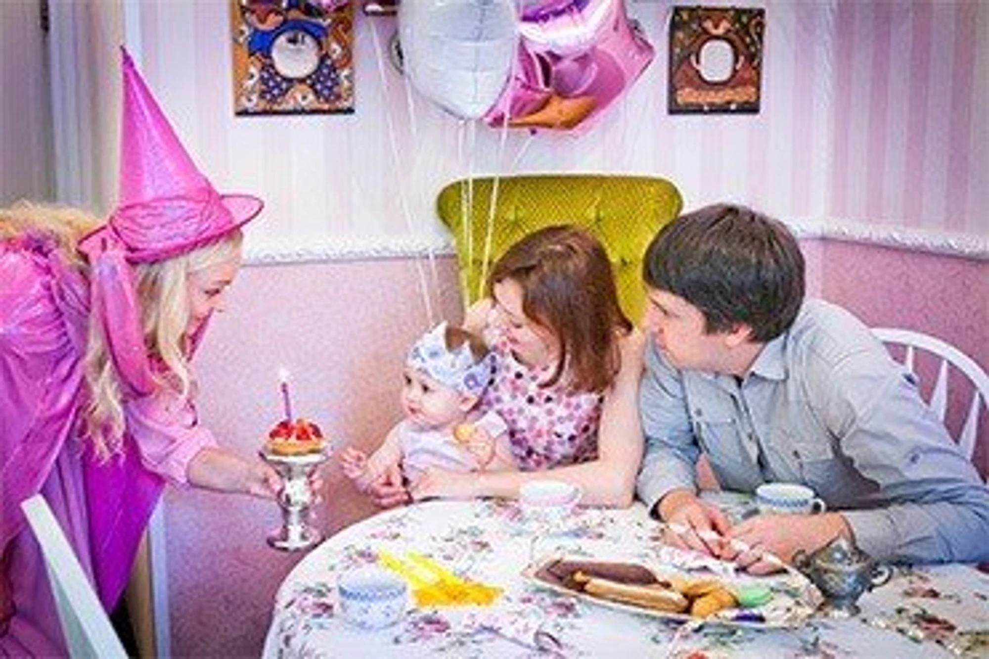 Первый день рождения в театре праздников "Домик Алисы"