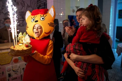 Вручение торта в "Loft кафе Алиса"