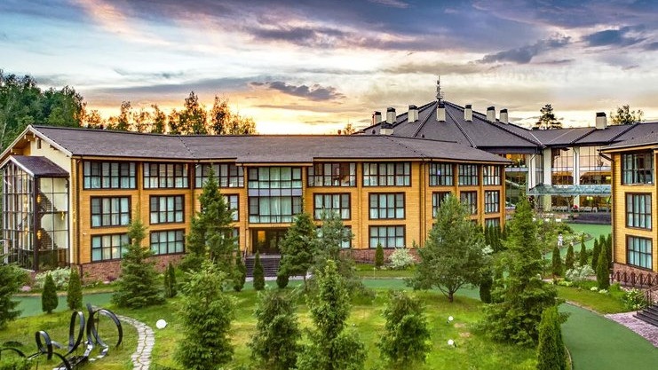 Отель «LES Art Resort» (Загородный отдых со SPA комплексом, бассейнами, ресторанами и развлечениями)