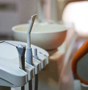 Дантист (Стоматологическая клиника)