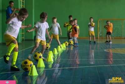 "Фабрика чемпионов" на Лейтенанта Шмидта, футбольная школа для детей от 3 до 7 лет, Казань