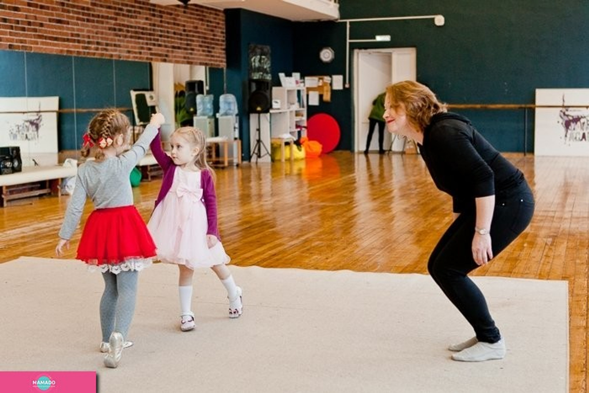 "Фиеста", школа танцев для детей и взрослых на улице Источной, Томск 