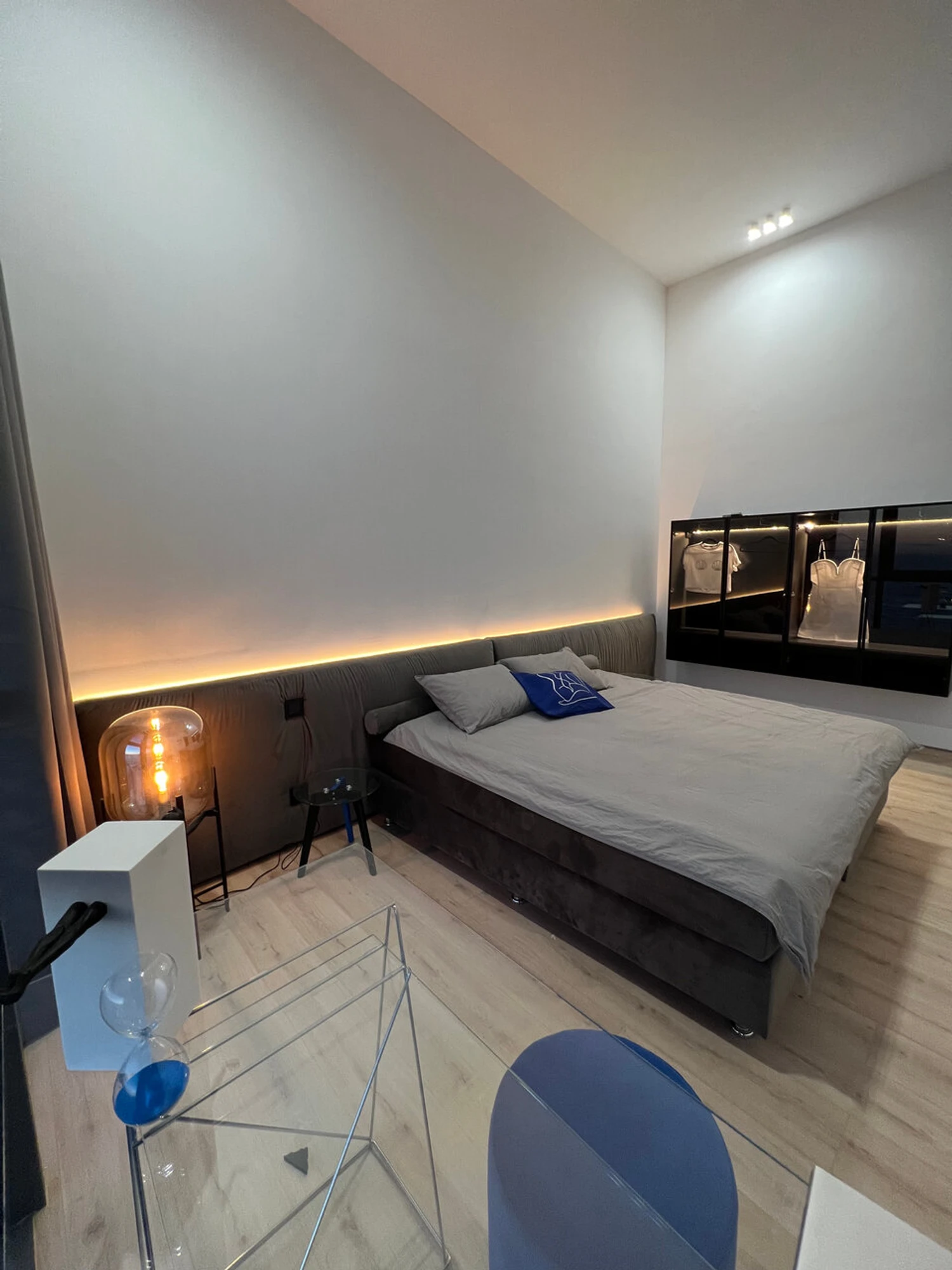 Eleven Apart (Гостиница)