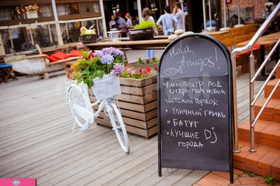 Amigos Terrazza Grill&Bar, "Амигос", летнее кафе с детской площадкой и батутом на Фонтанной, Владивосток 