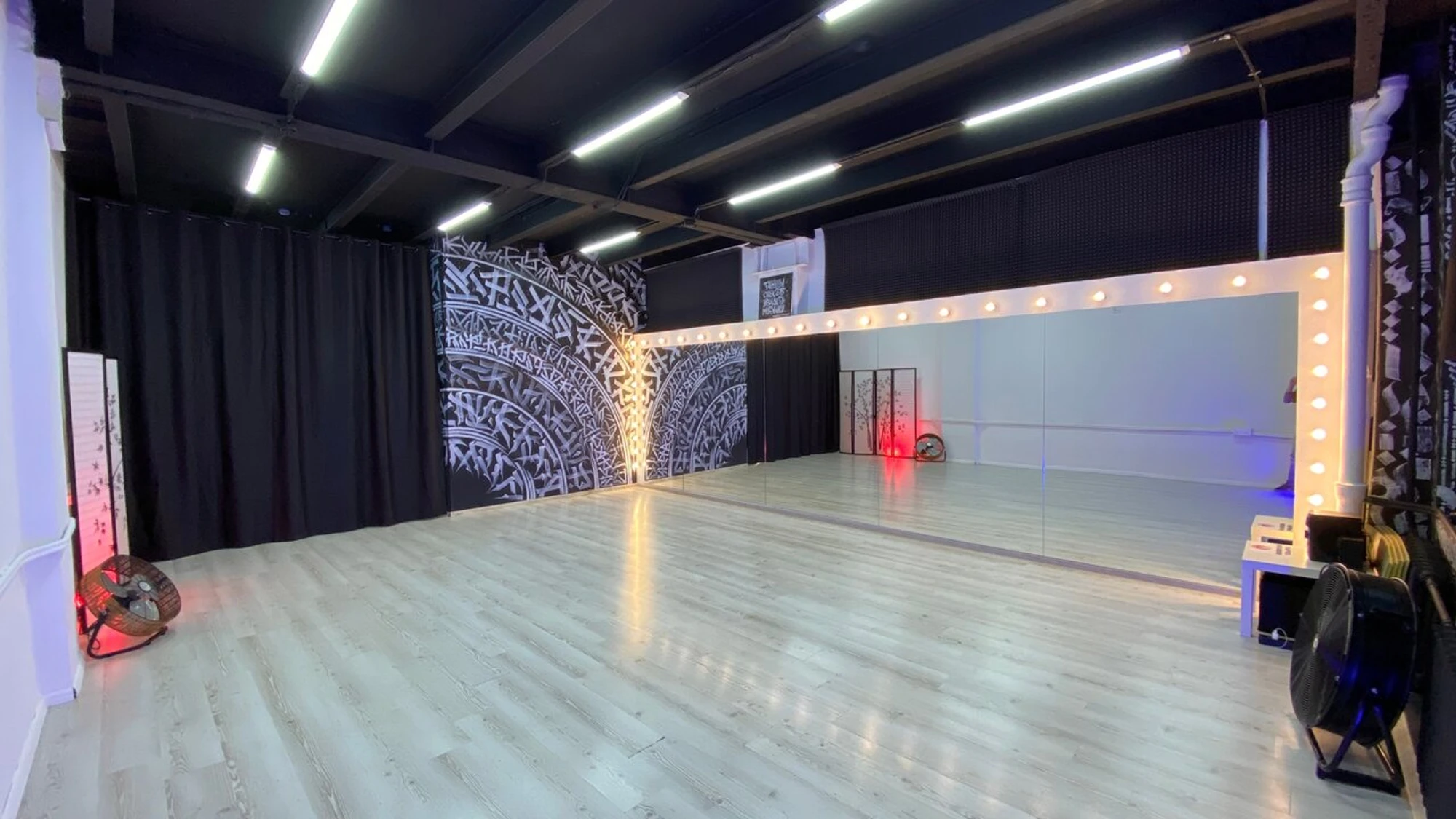 X-Place studio (Танцплощадка )