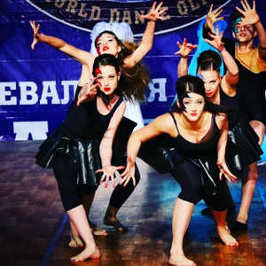 Центр танца Маленькая страна (Школа танцев)