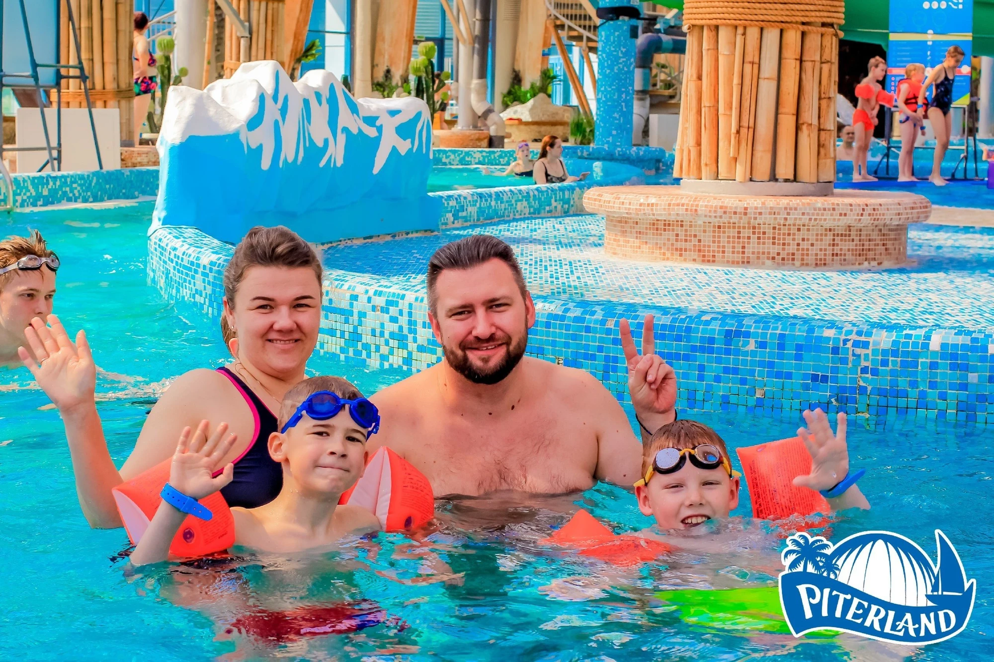 Аквапарк "Питерлэнд" в ТРК "Питерлэнд"